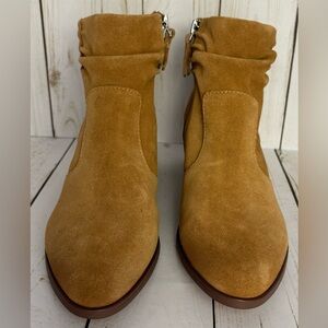 NEW Naturalizer Gina Bootie Ankle Boots Golden Caramel Suede Tan Sz 6M